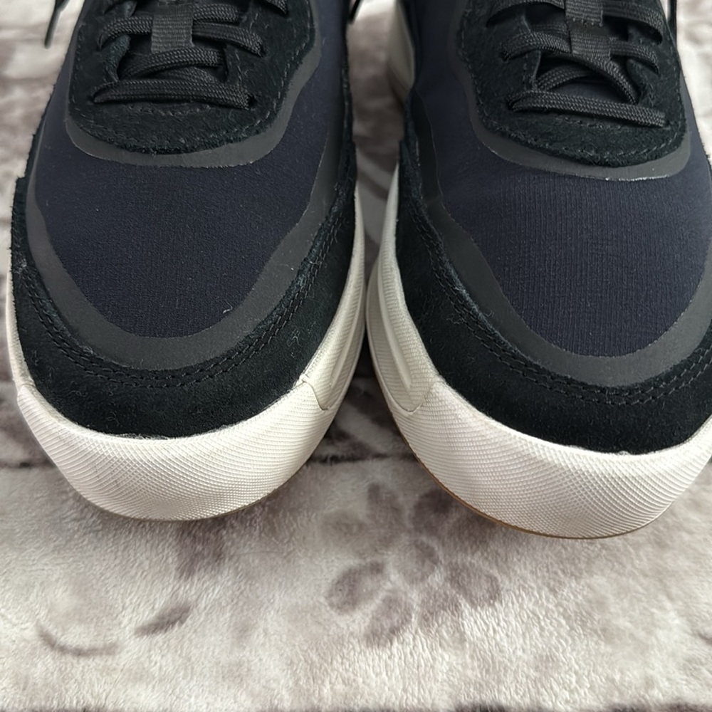 Sorel Black/White Women's Sneakers / perfect for travel! - Picture 2 of 5